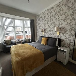 Zimmer mit Kingsize-Bett